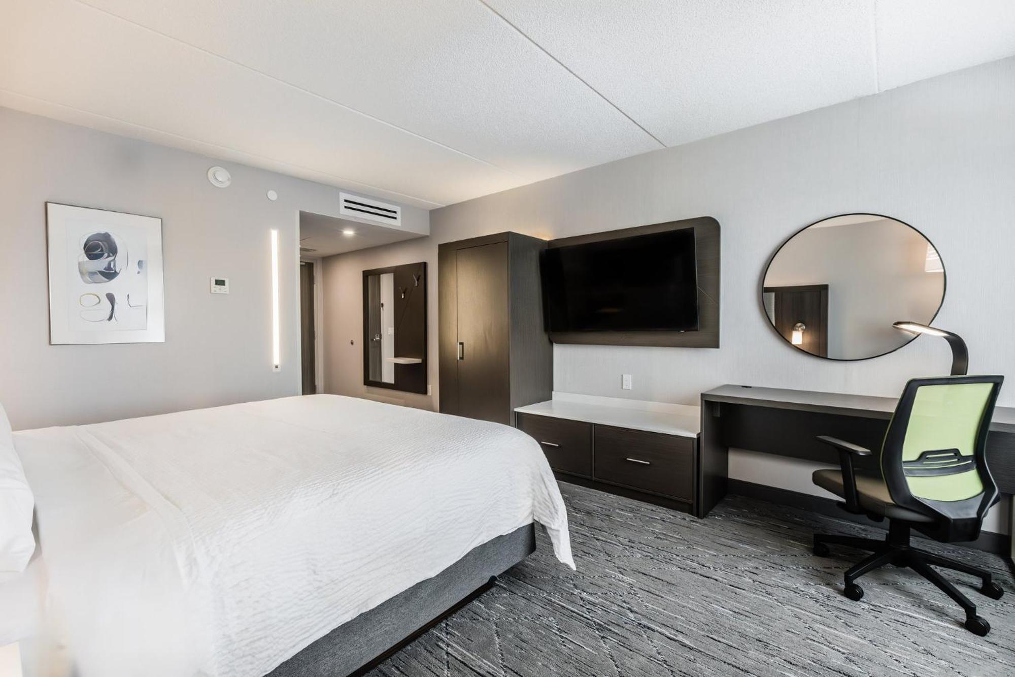 Express & - Airport South By Ihg Toronto