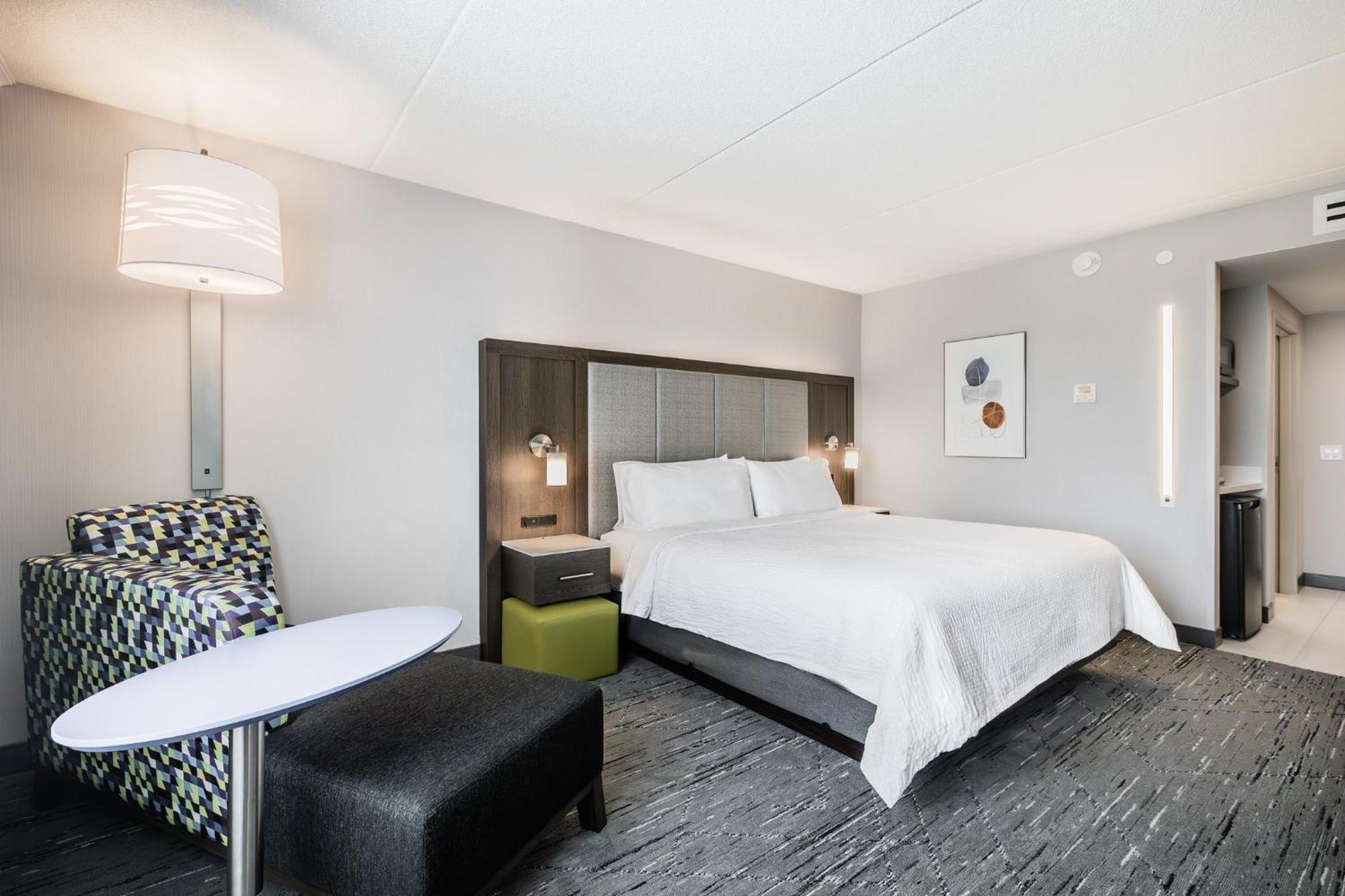 Express & - Airport South By Ihg Hotel