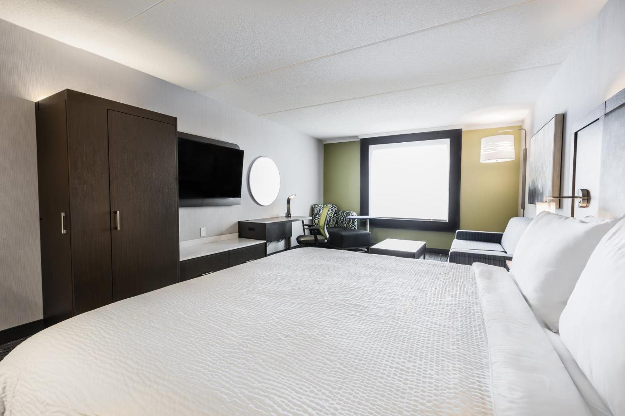 Express & - Airport South By Ihg Toronto