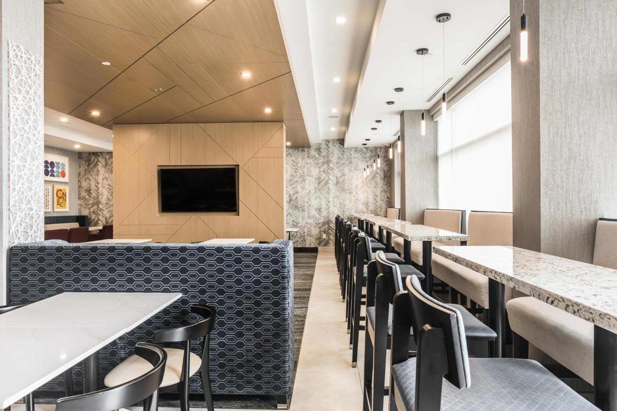 Express & - Airport South By Ihg Hotel