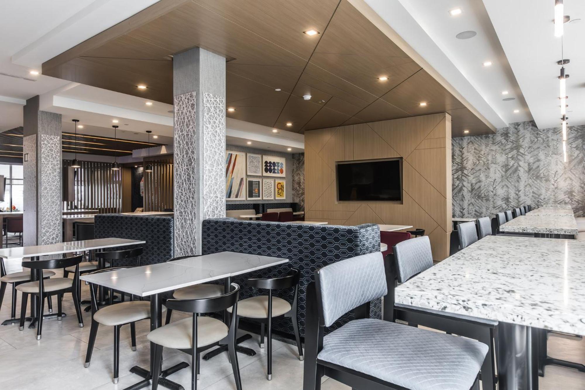 Express & - Airport South By Ihg Hotel 3*