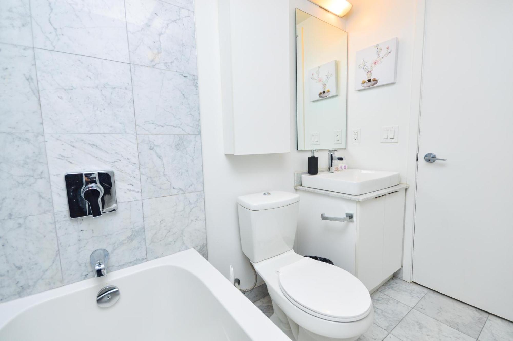 Downtown Near Cn Tower, Scotiabank Arena, Rogers Centre, Union Station Apartment *