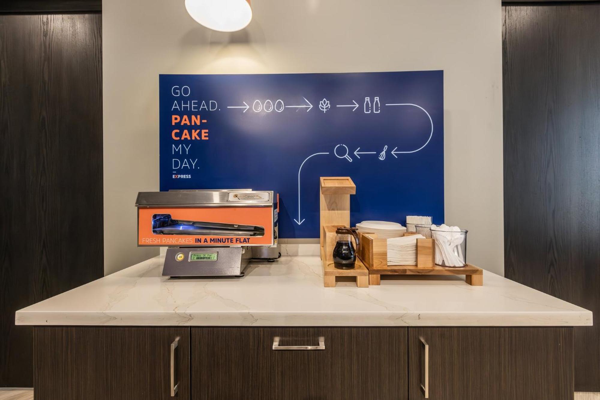 Hotel Express & - Airport South By Ihg
