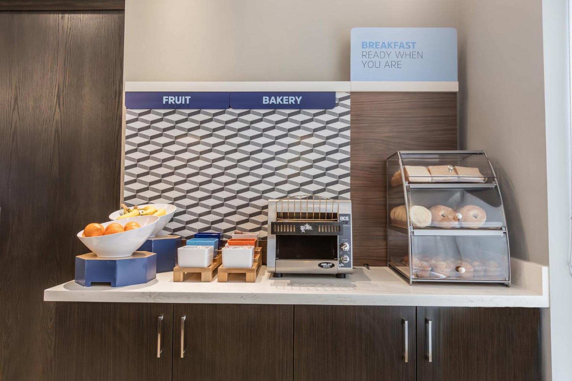 Express & - Airport South By Ihg 3* Toronto