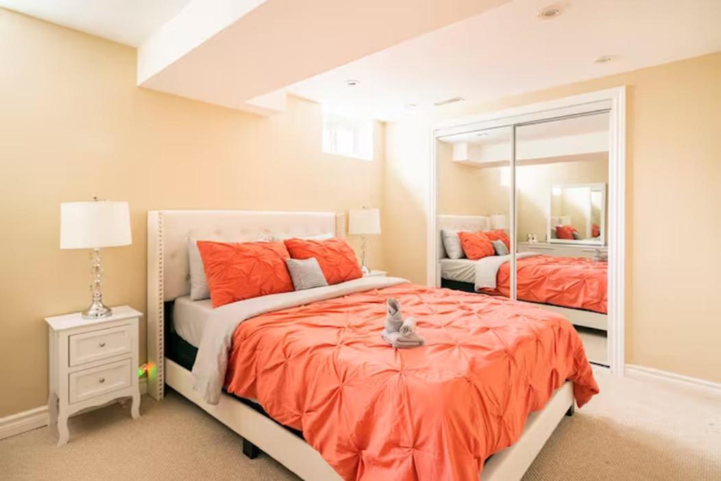 Apartment Charming 2-bdr Apt, Private Entrance, Self Check-in Toronto
