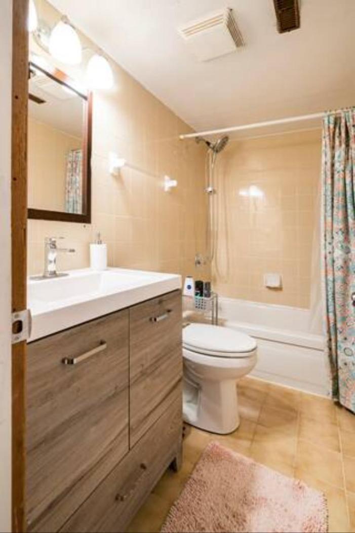 Charming 2-bdr Apt, Private Entrance, Self Check-in Toronto