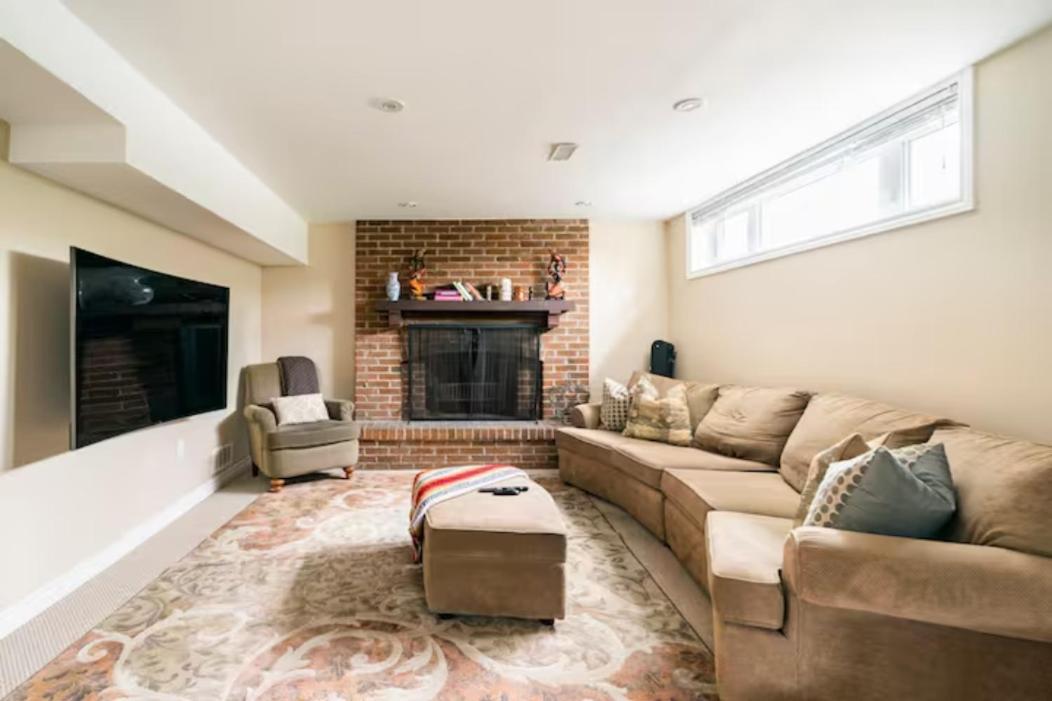 Apartment Charming 2-bdr Apt, Private Entrance, Self Check-in
