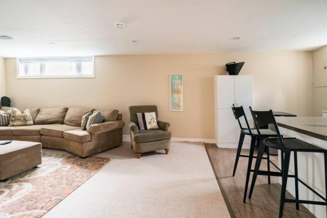 Charming 2-bdr Apt, Private Entrance, Self Check-in Toronto