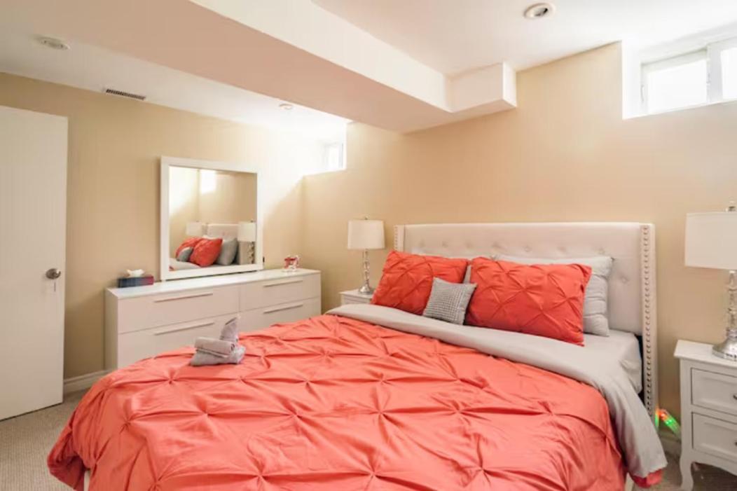 Apartment Charming 2-bdr Apt, Private Entrance, Self Check-in