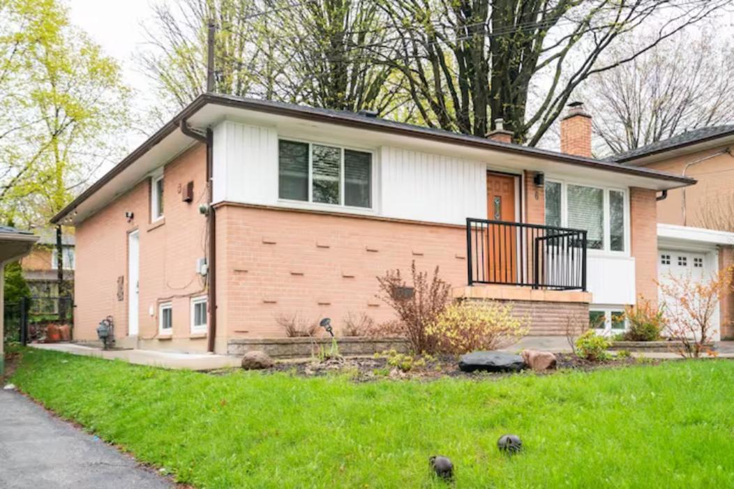 Charming 2-bdr Apt, Private Entrance, Self Check-in Toronto
