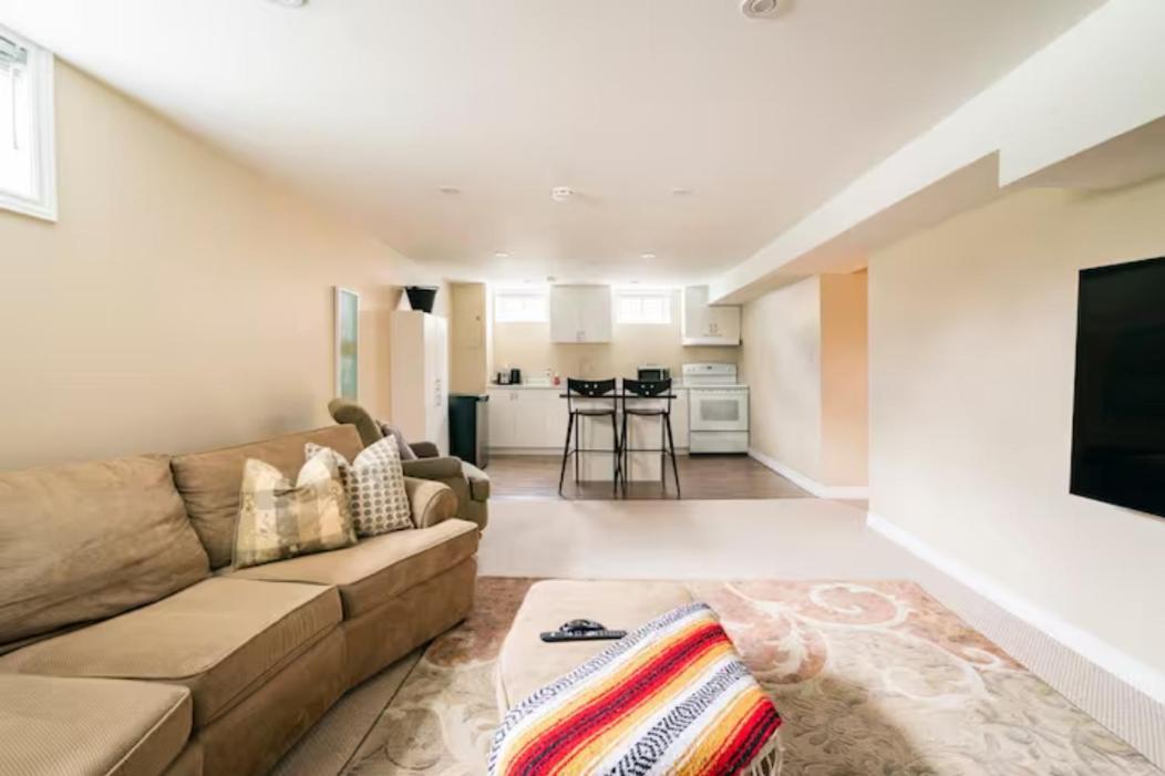 Apartment Charming 2-bdr Apt, Private Entrance, Self Check-in *