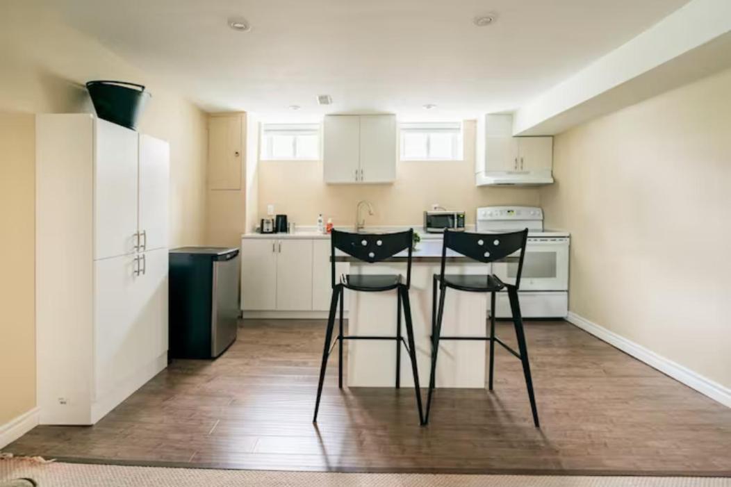 Charming 2-bdr Apt, Private Entrance, Self Check-in