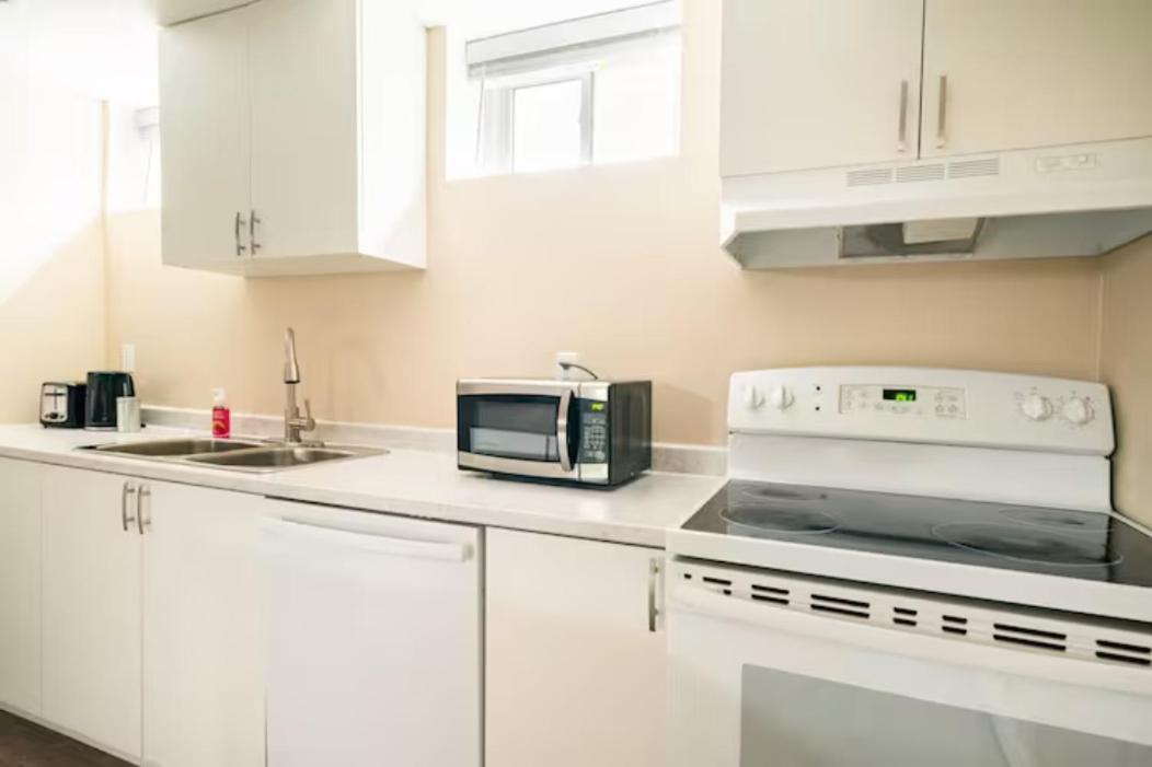 Apartment Charming 2-bdr Apt, Private Entrance, Self Check-in Toronto