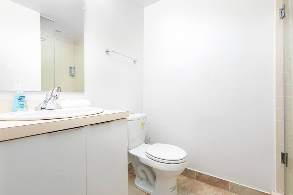 Apartment 2 Bedrooms Downtown With Parking *