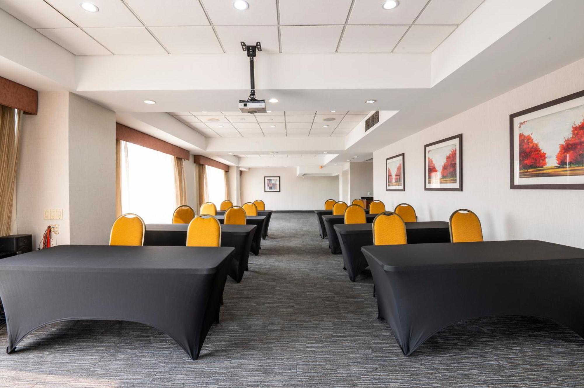 Inn Comfort & Conference Centre Airport