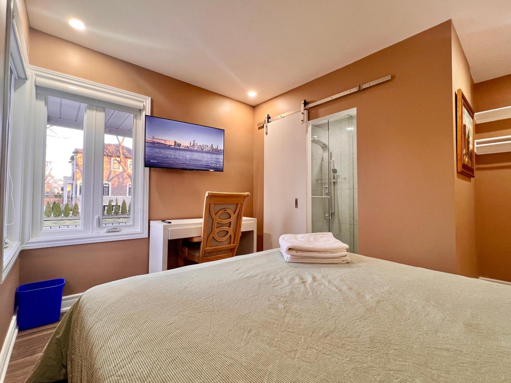 Homestay Upgraded With Bath 7-min To Subway Near Downsview Rogers Stadium *