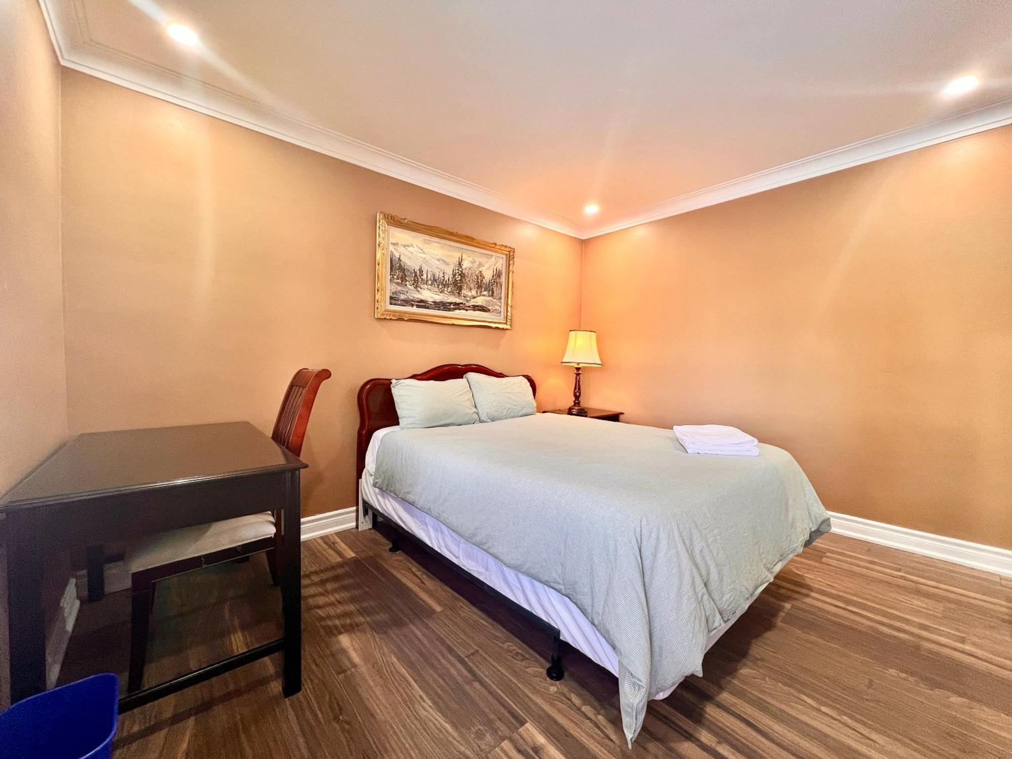 Homestay Upgraded With Bath 7-min To Subway Near Downsview Rogers Stadium Toronto