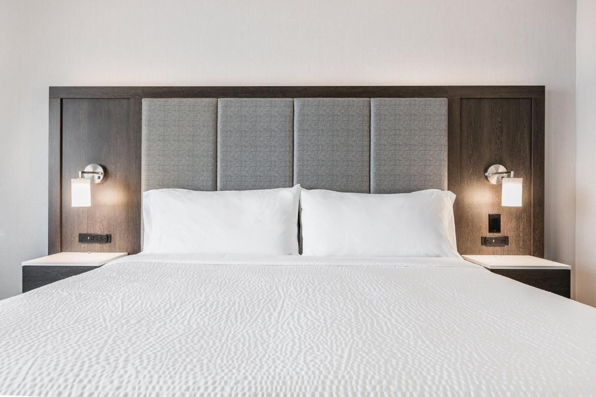 Hotel Express & - Airport South By Ihg 3*