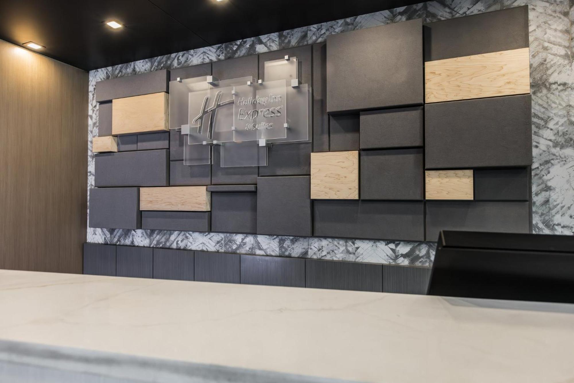 Express & - Airport South By Ihg Hotel Toronto