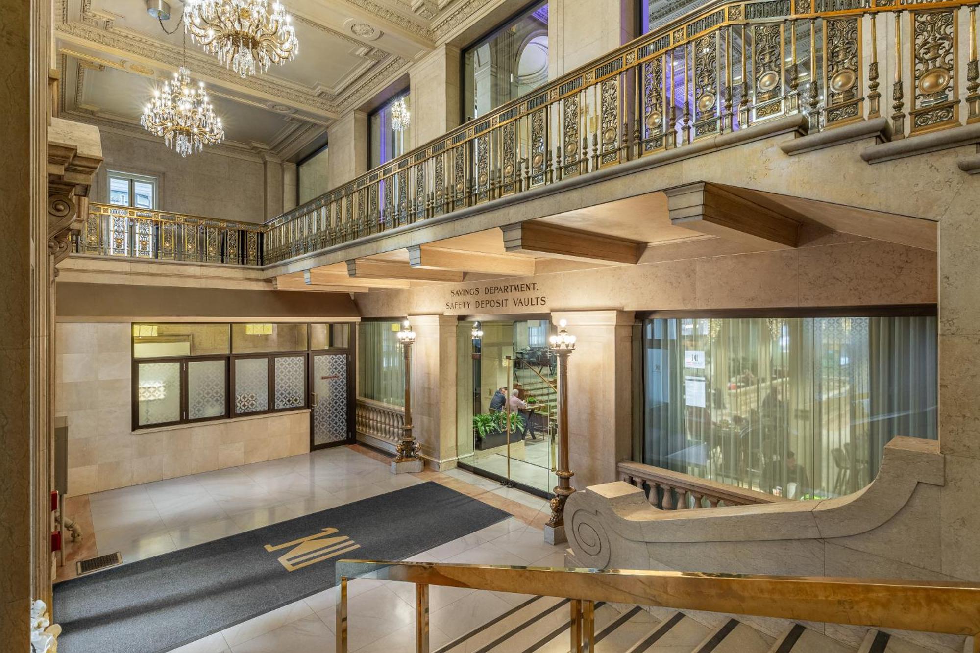 Hotel One King West And