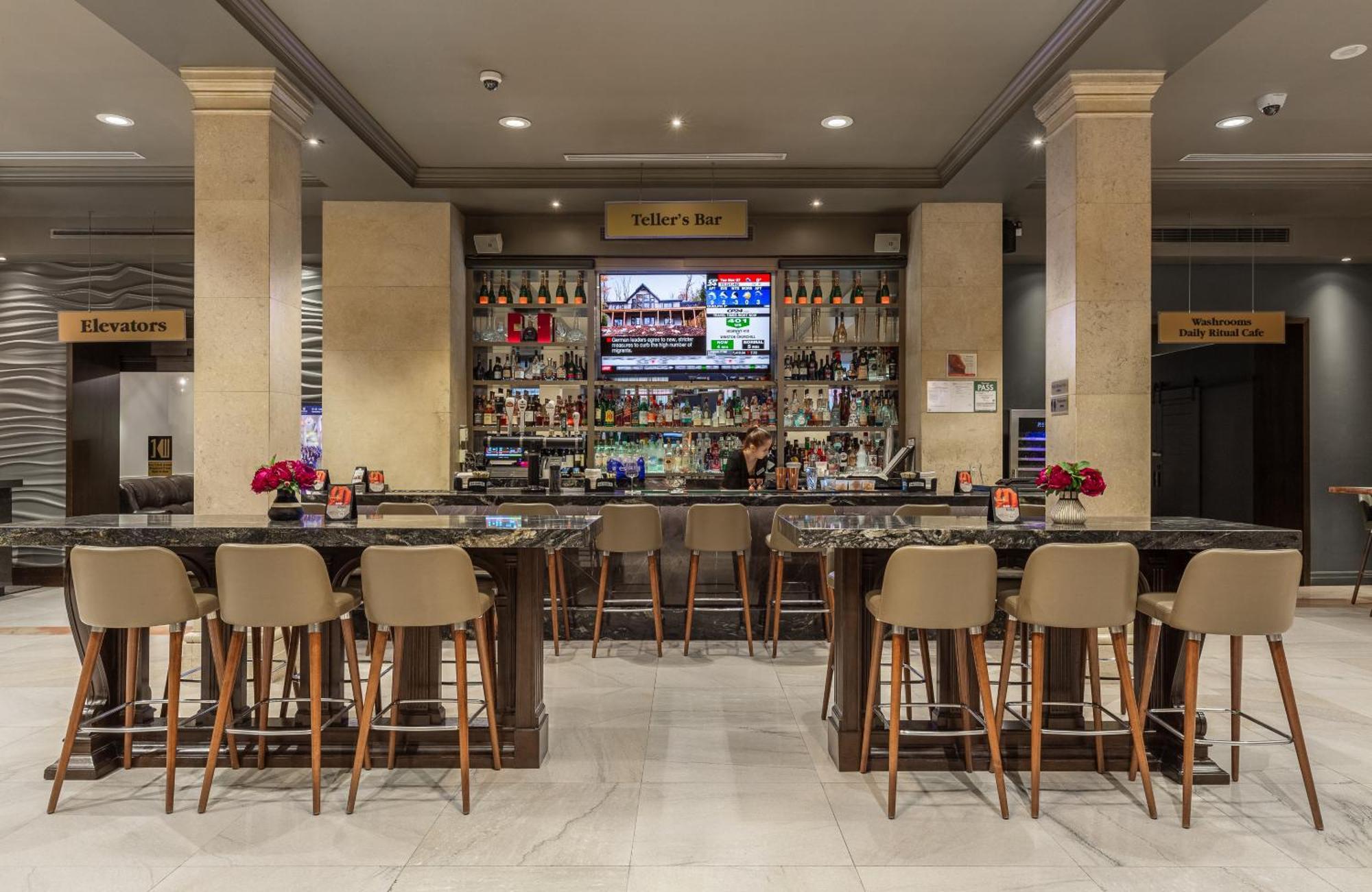 One King West And 4* Toronto