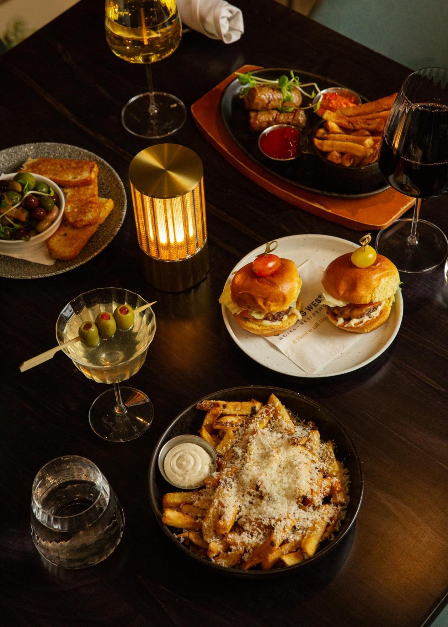 One King West And 4* Toronto