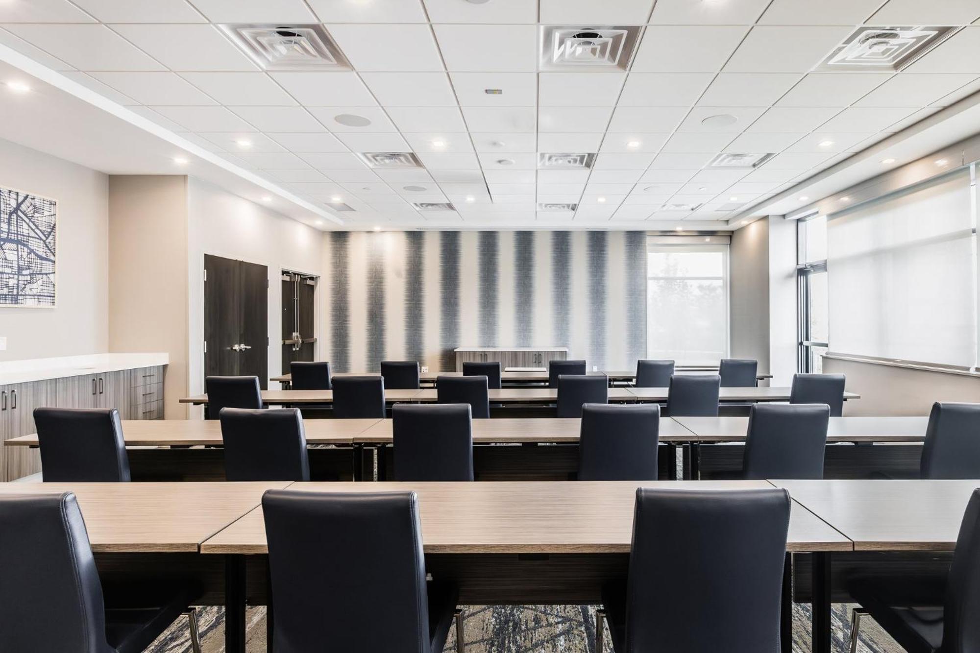 Express & - Airport South By Ihg 3*