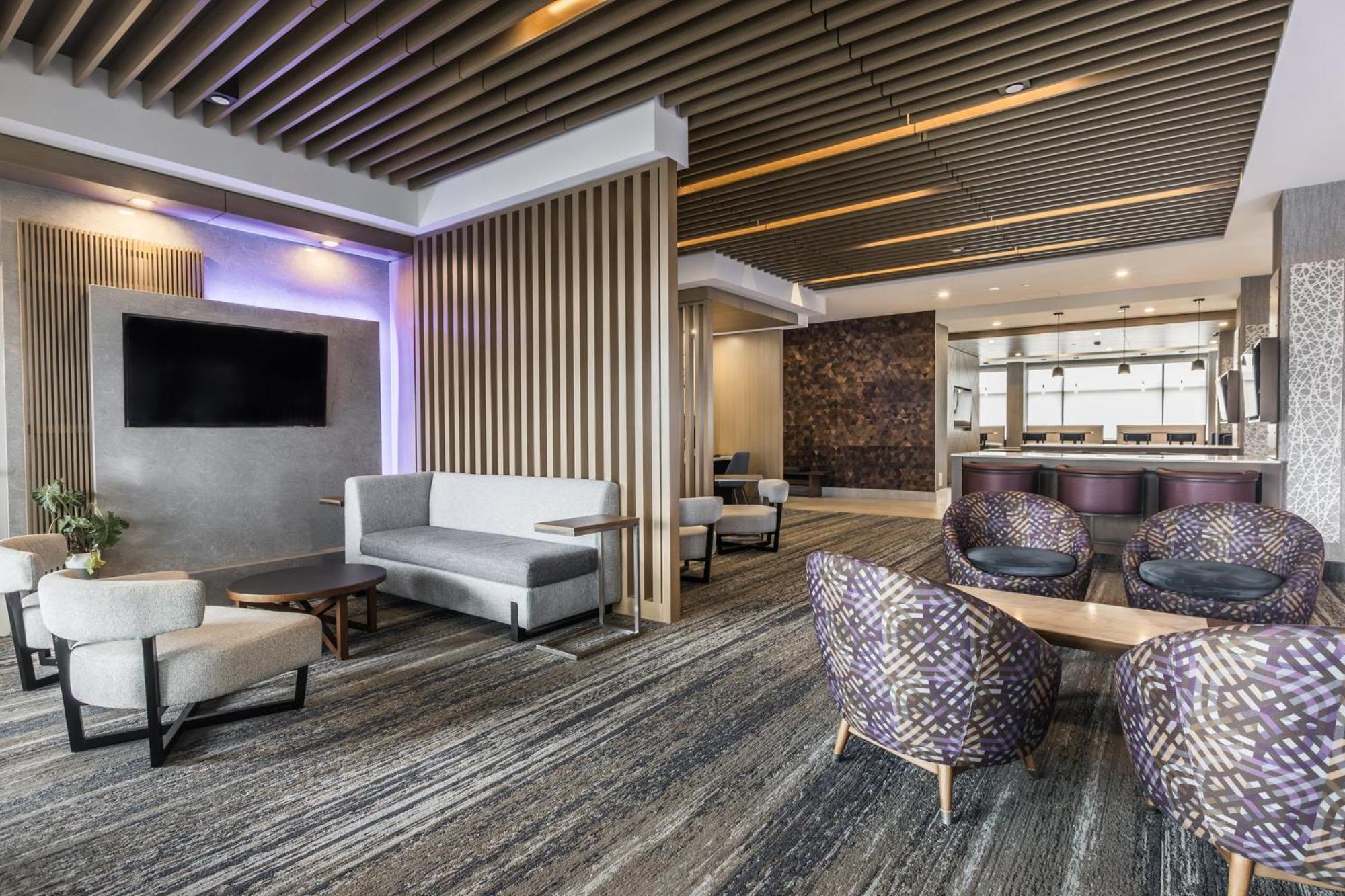 Express & - Airport South By Ihg Toronto