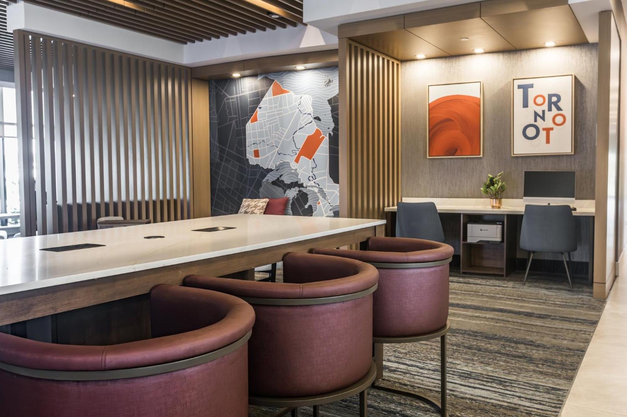 Express & - Airport South By Ihg 3*