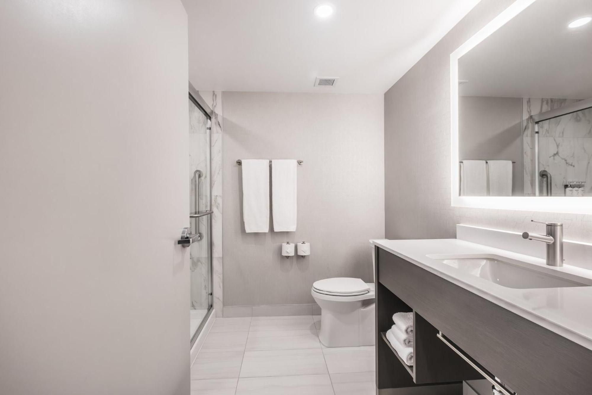 Express & - Airport South By Ihg Hotel Toronto