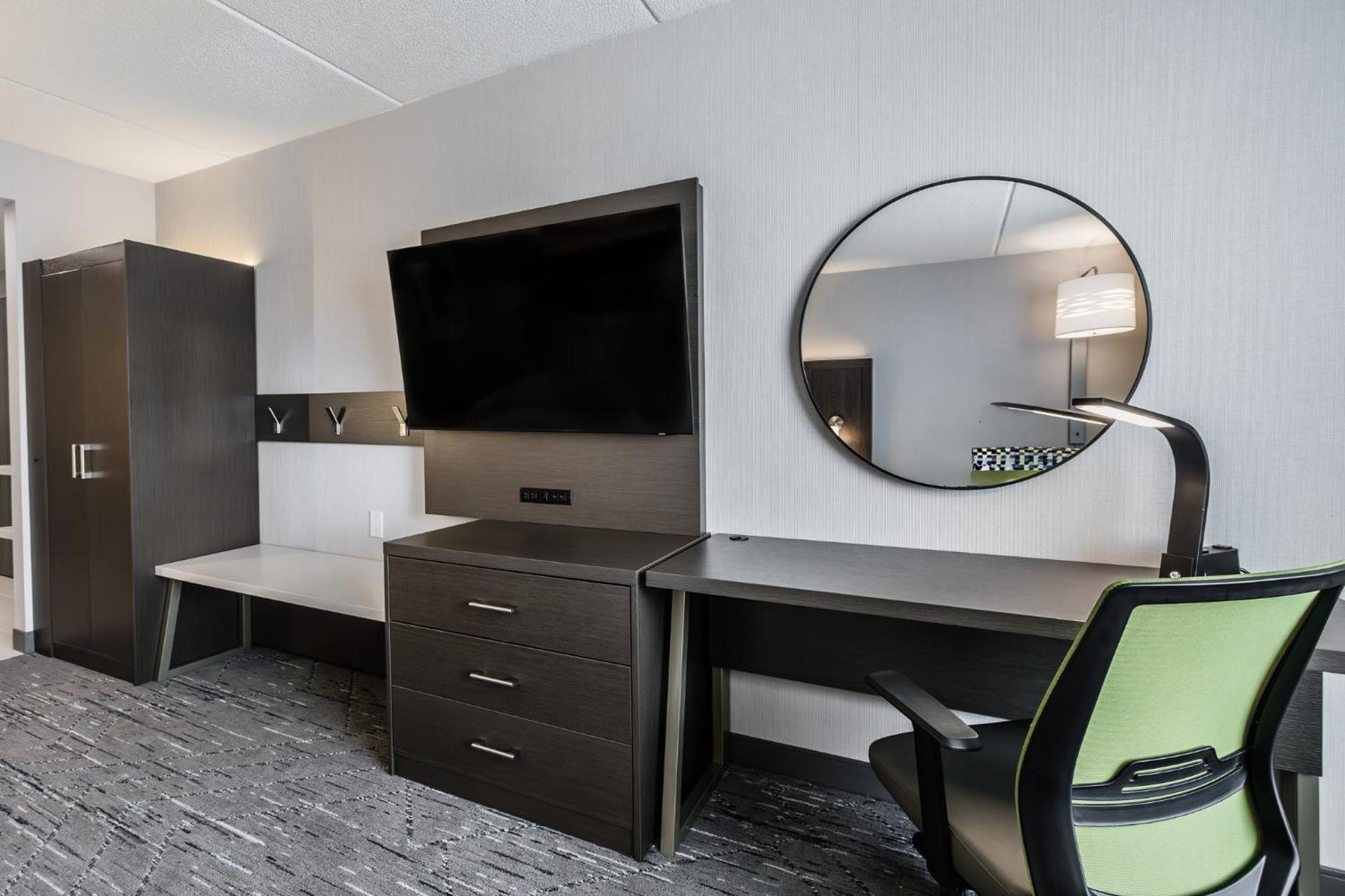 Express & - Airport South By Ihg 3*
