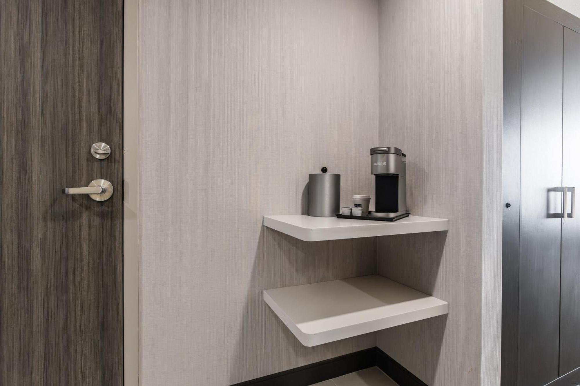 Express & - Airport South By Ihg Hotel