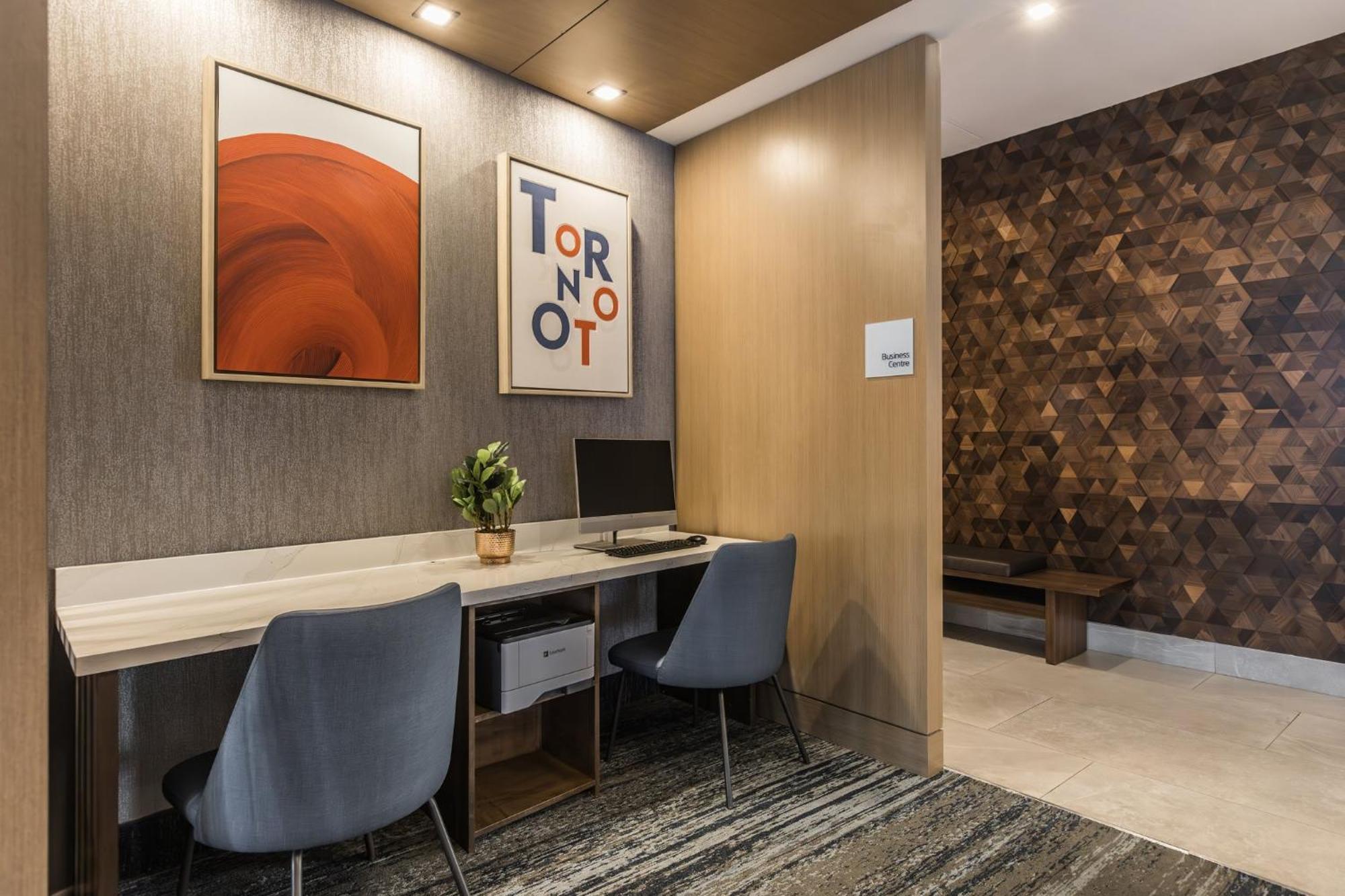 Hotel Express & - Airport South By Ihg 3*
