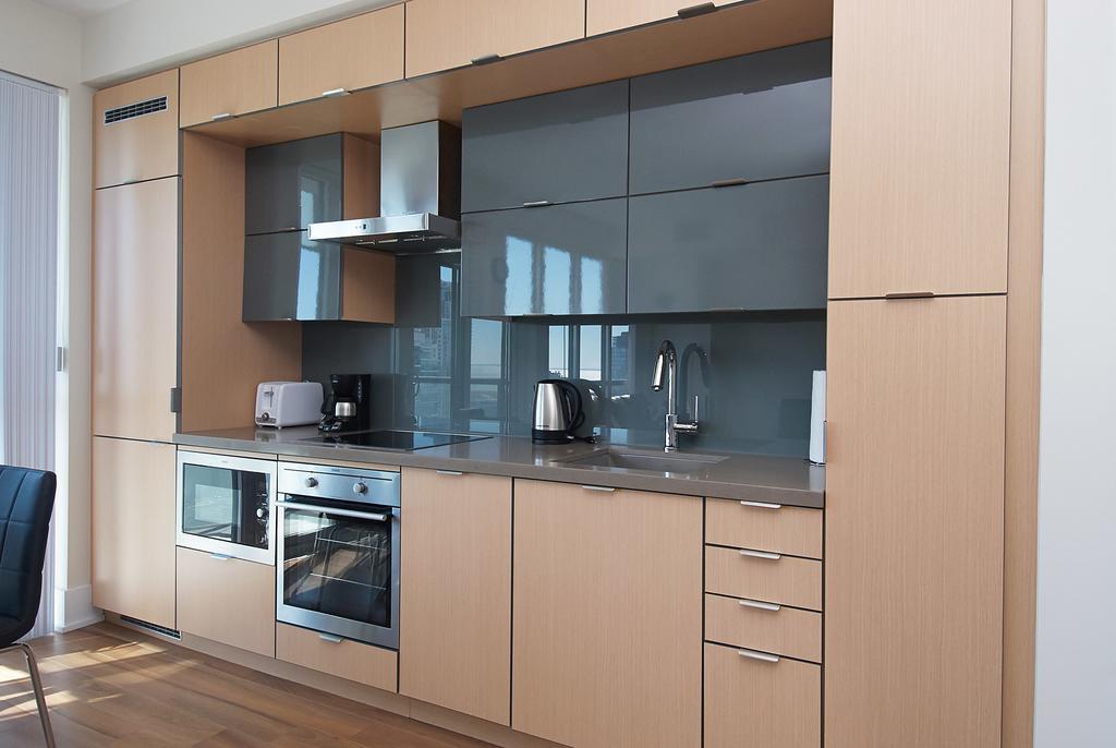 Whitehall Suites - Front Street Apartment *
