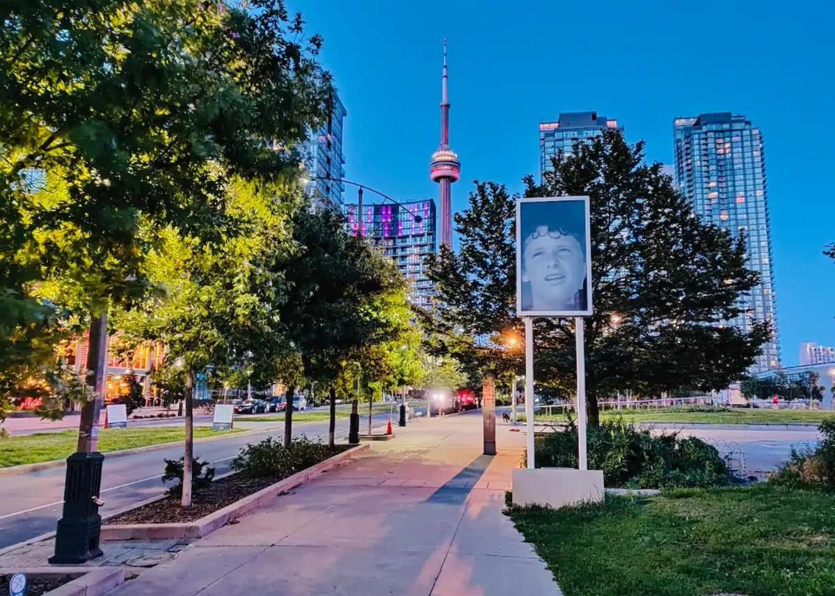 Apartment Modern 2bd + 2 Bath By Cn Tower With Free Parking. Toronto