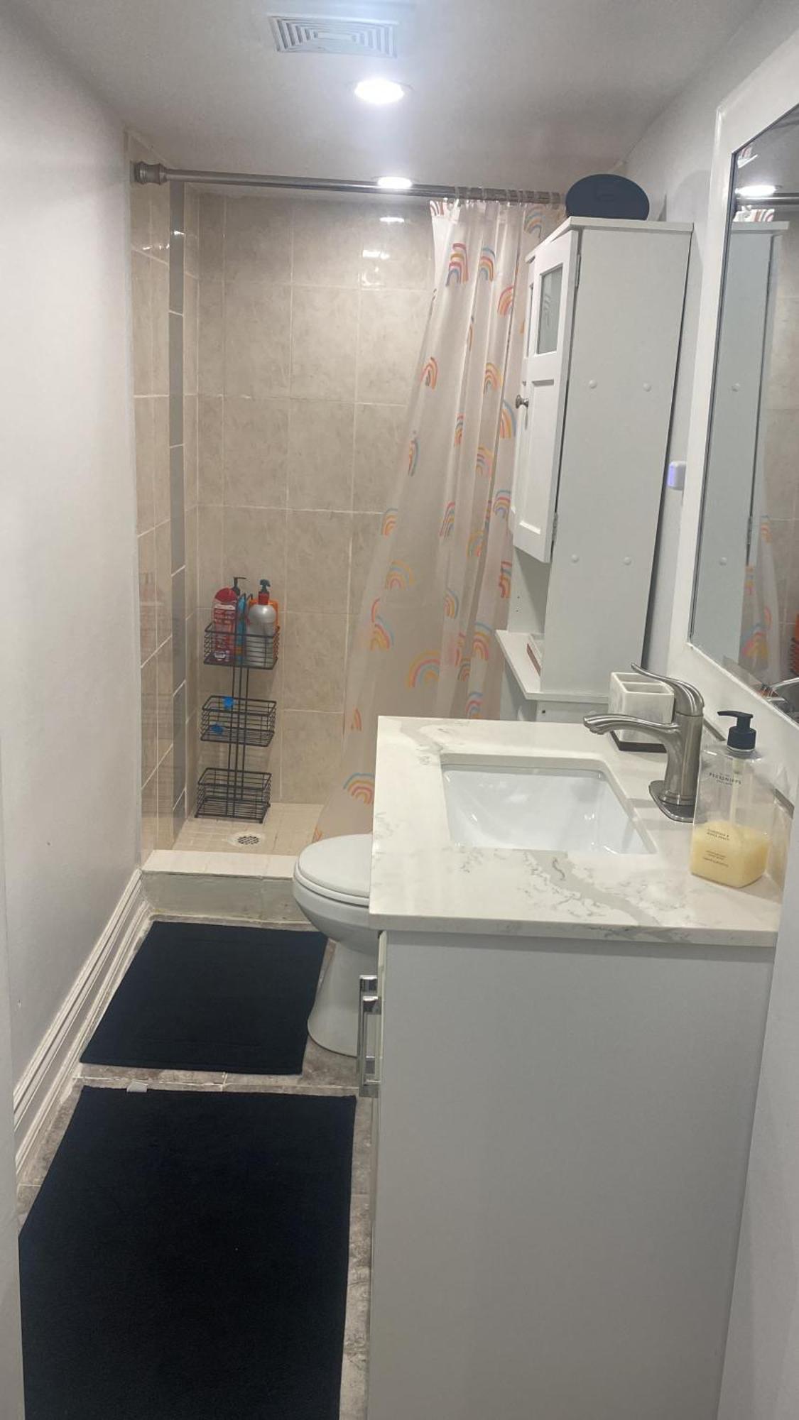 Beautiful Lower Level 2 Bedroom Aprt *