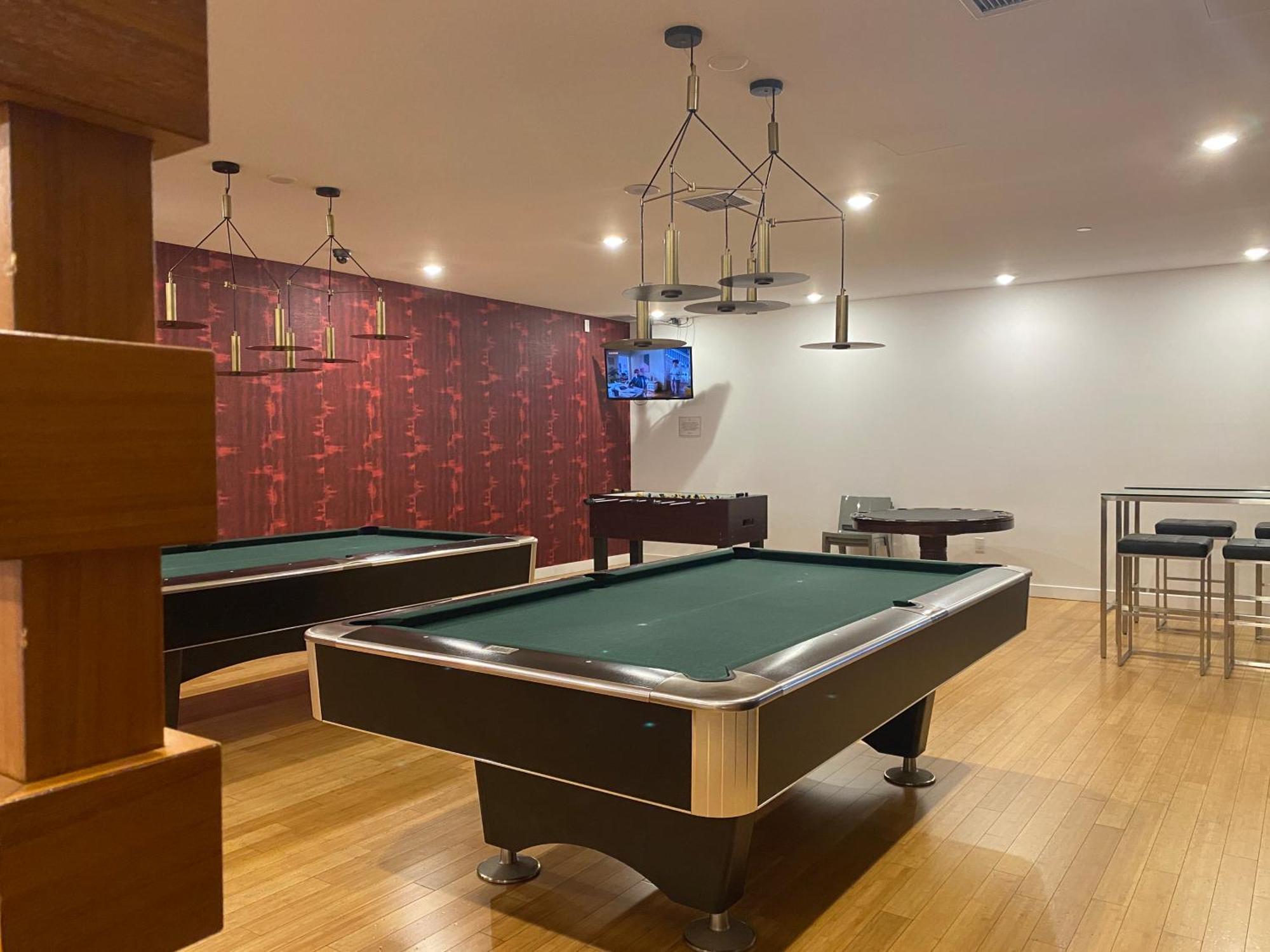 Family Oriented Downtown 2bdrm With Parking & Office Space *