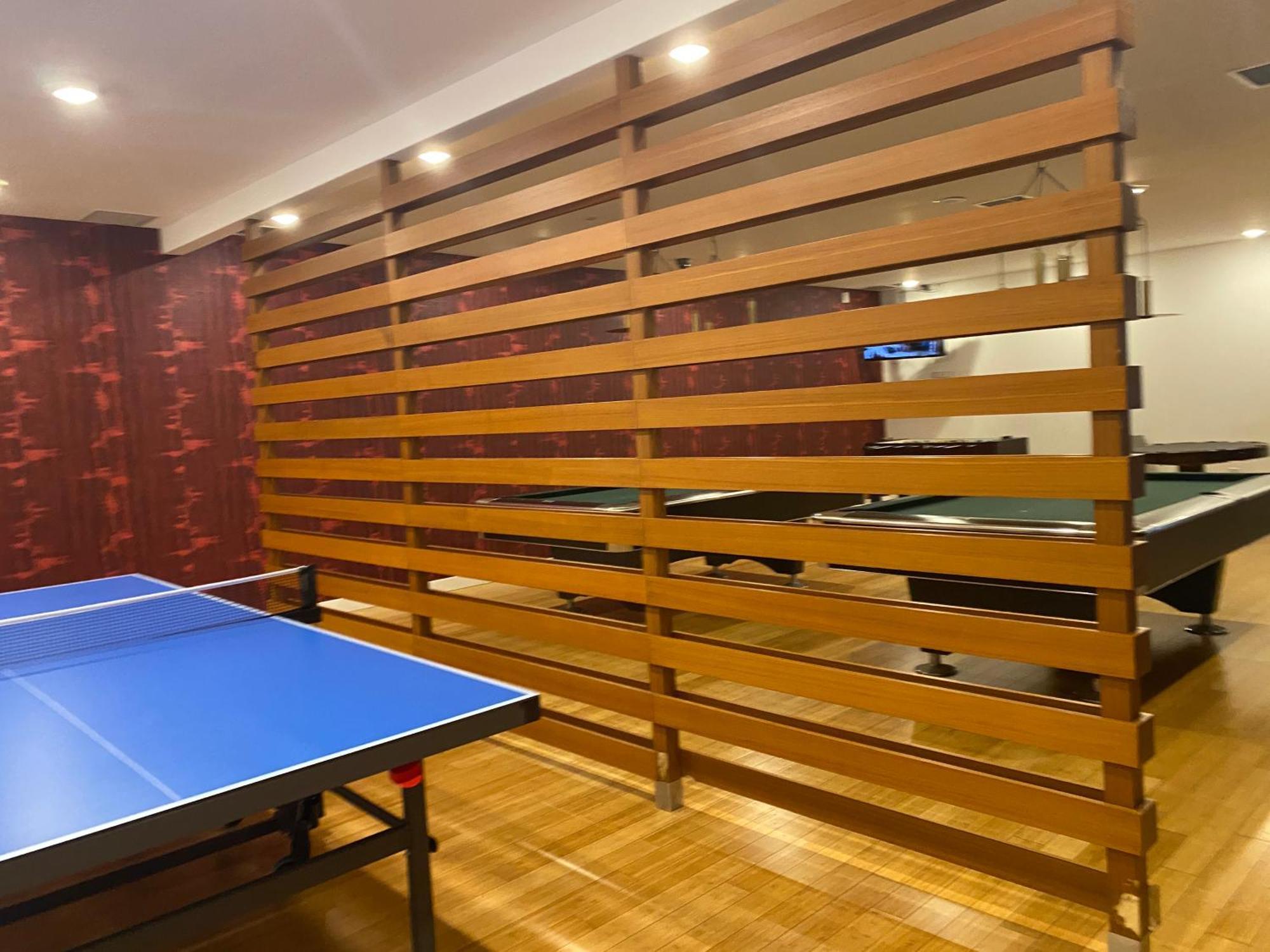Family Oriented Downtown 2bdrm With Parking & Office Space Apartment Toronto