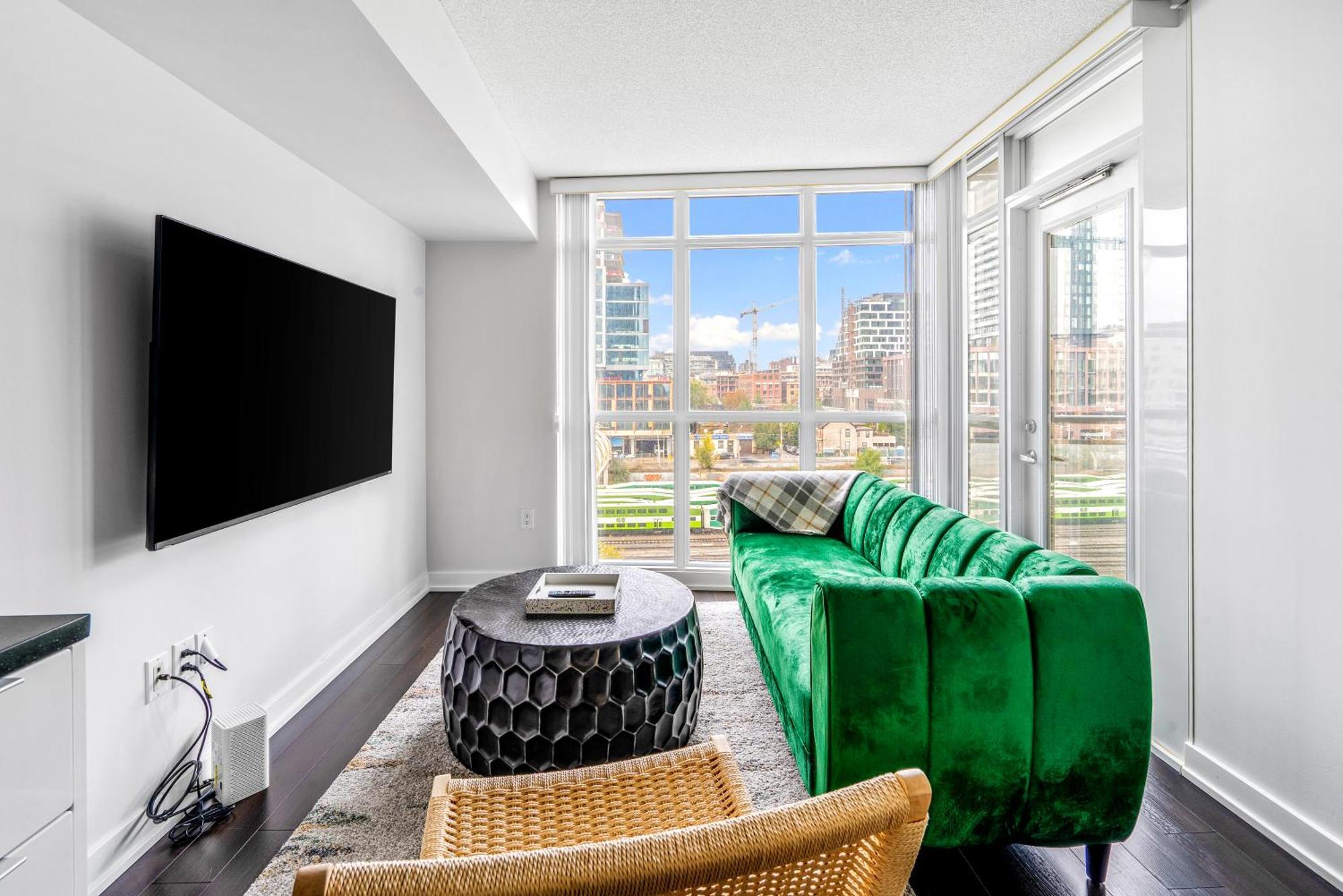 Family Oriented Downtown 2bdrm With Parking & Office Space Apartment *