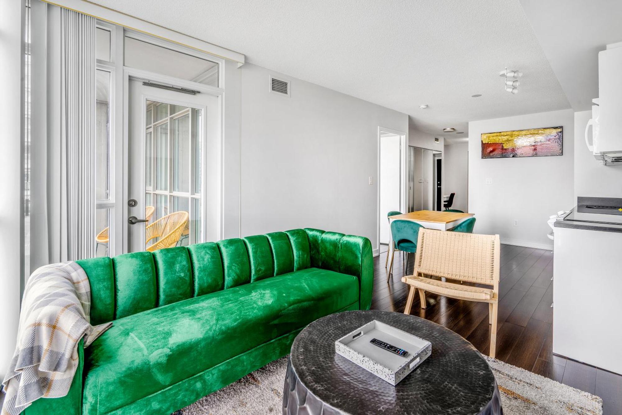 Apartment Family Oriented Downtown 2bdrm With Parking & Office Space