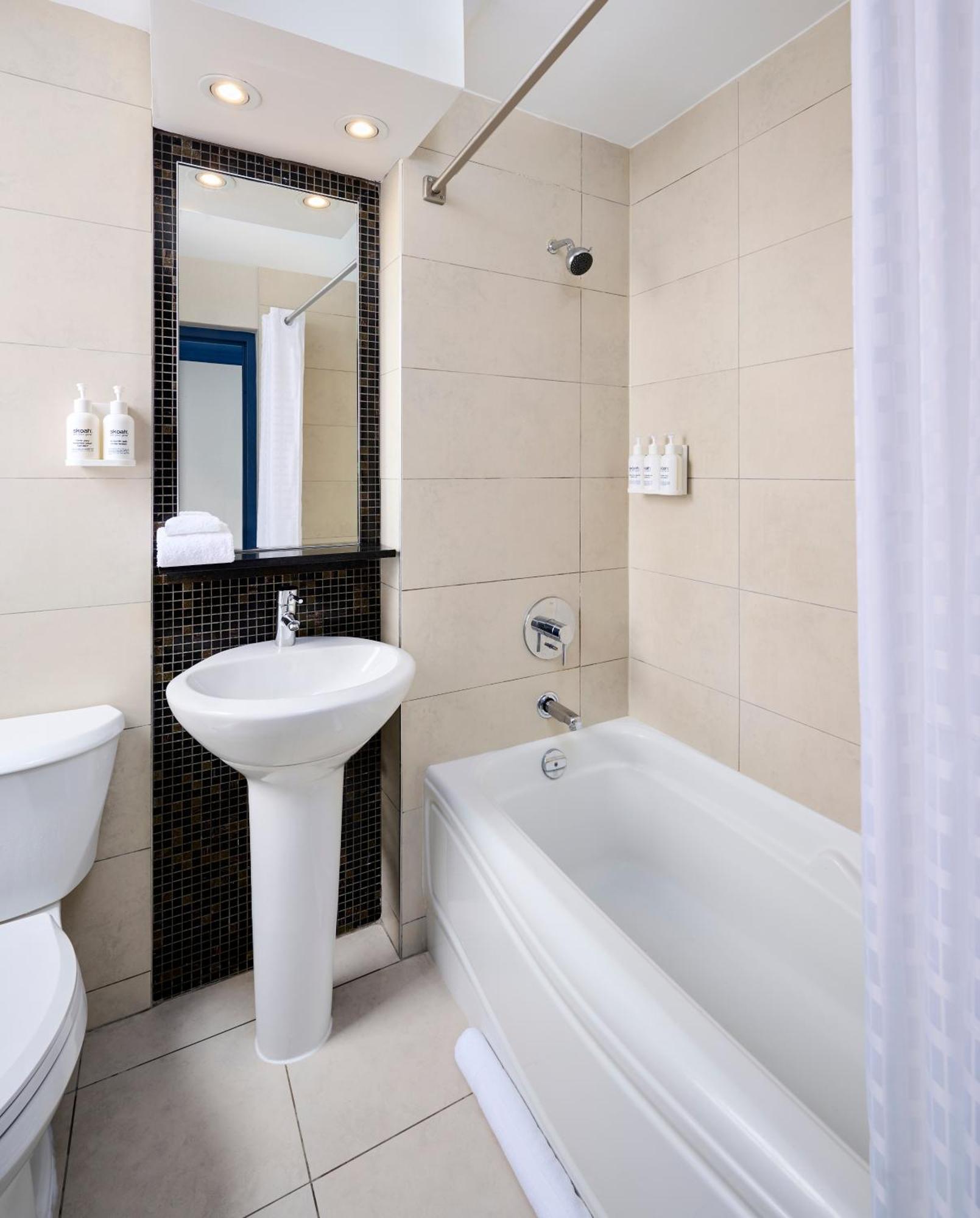 Victoria Hotel 3*