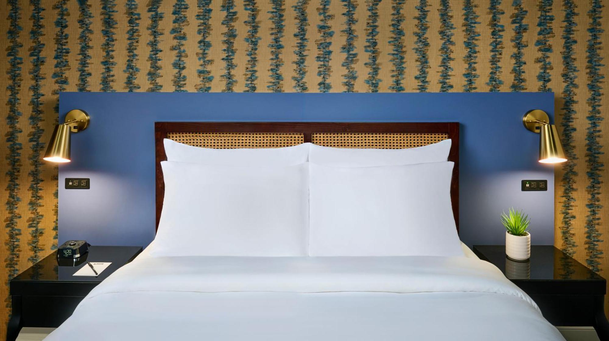 Victoria Hotel 3*
