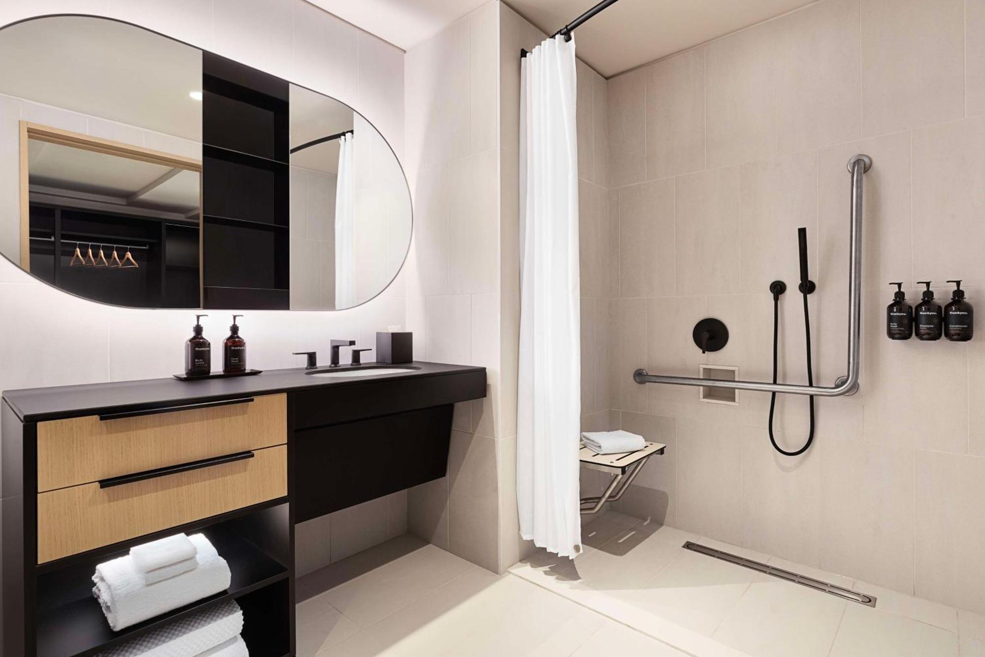 Canopy By Hilton Yorkville 4*