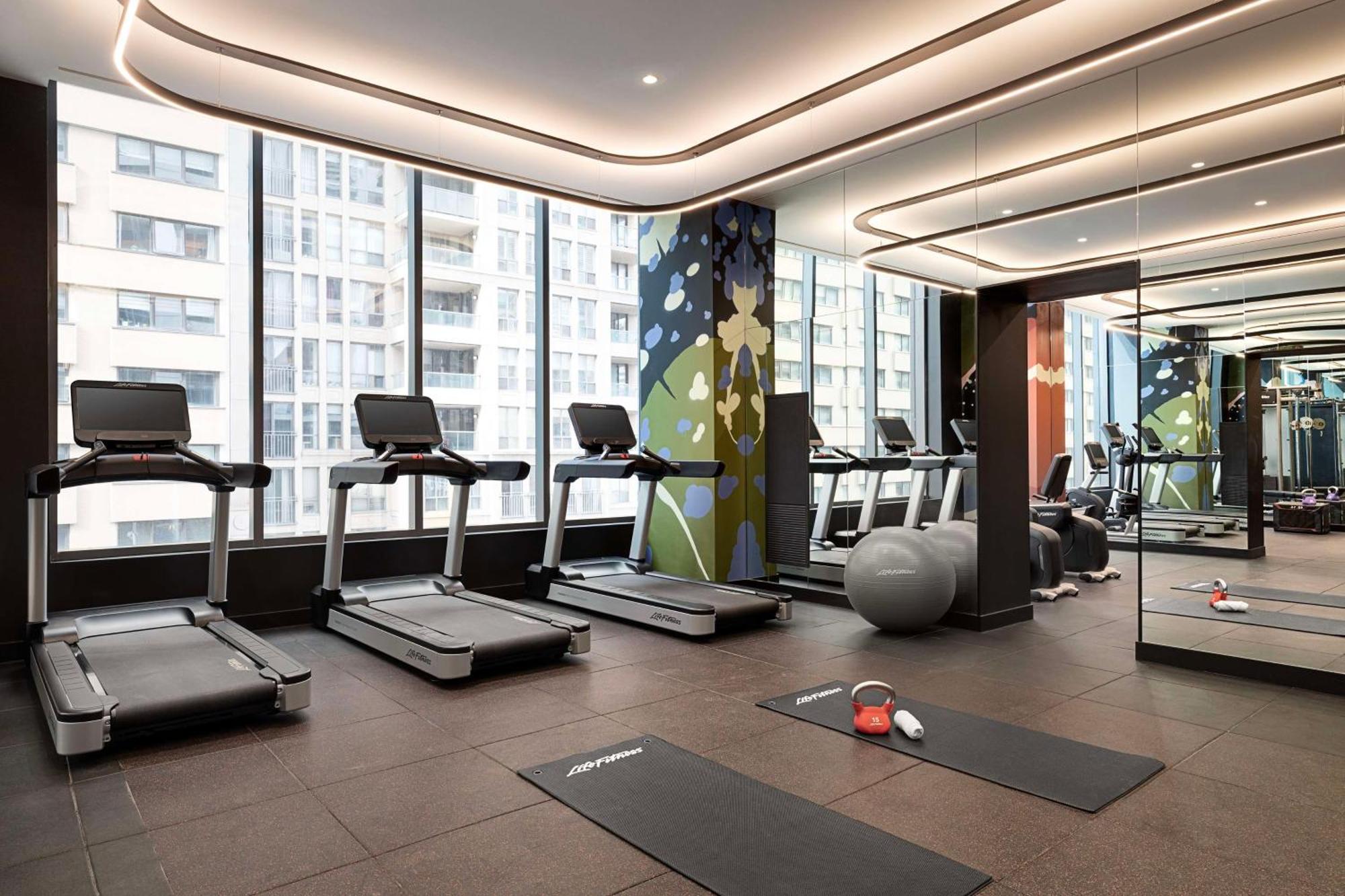Canopy By Hilton Yorkville Hotel 4*