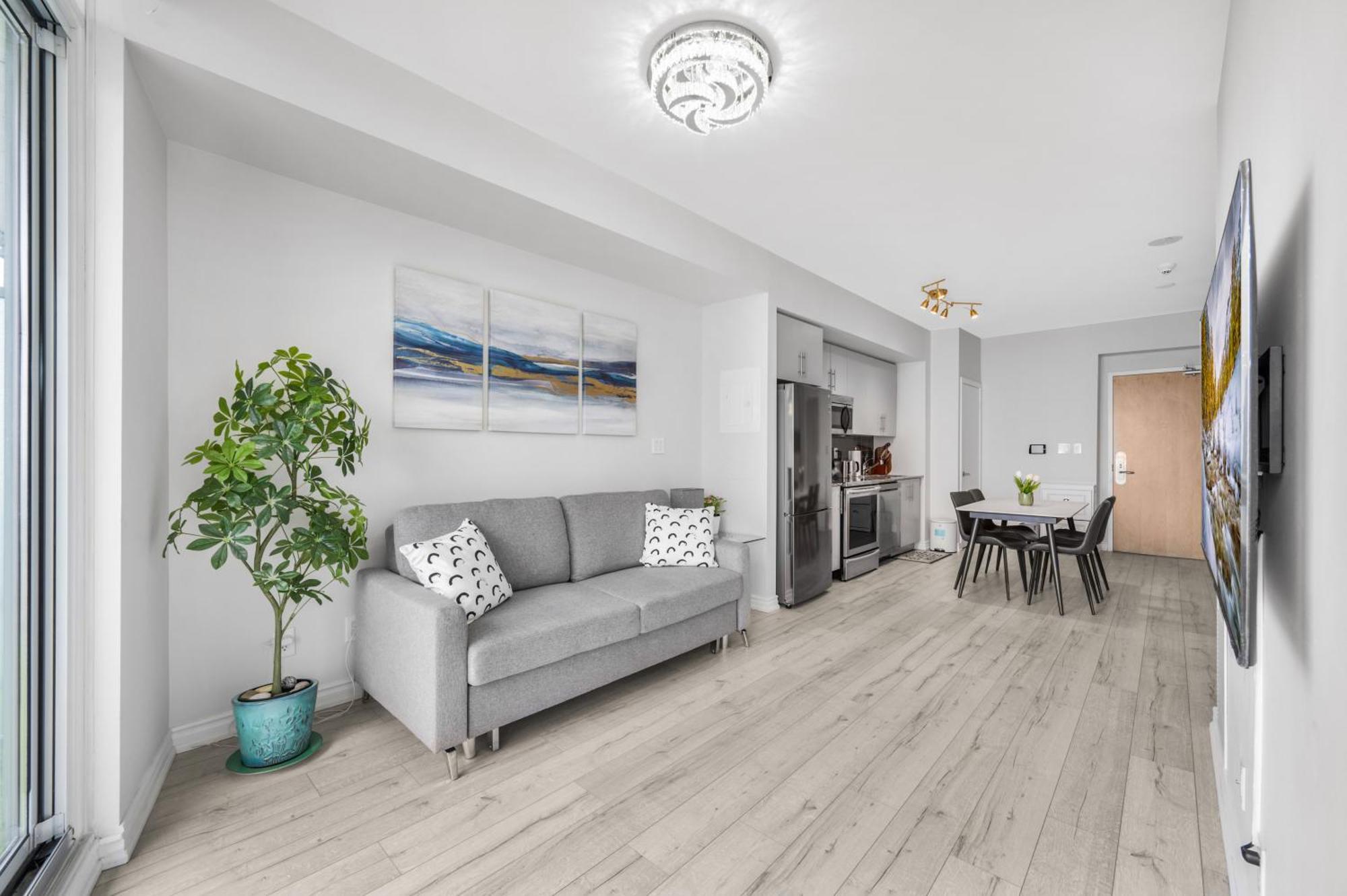 Luxury Downtown 2 Bedroom With And Views And Free Parking