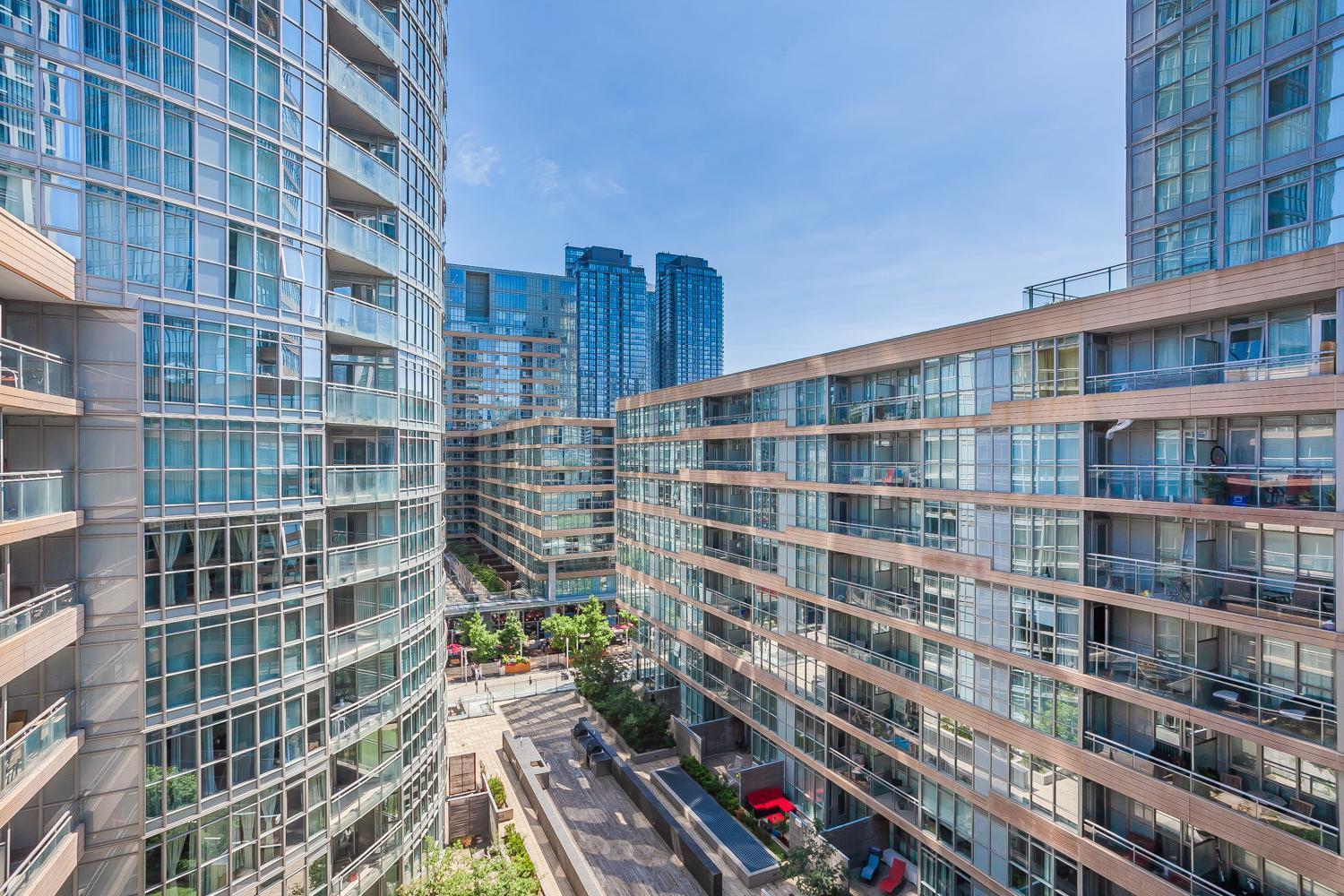 Cozy 2br Close To Cn Tower & Harbourfront Apartment *