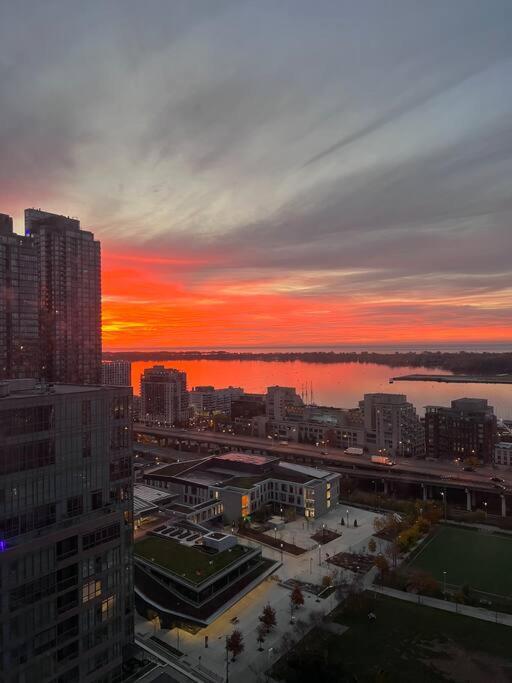 Apartment Sky Living Awesome Lake And City View Toronto