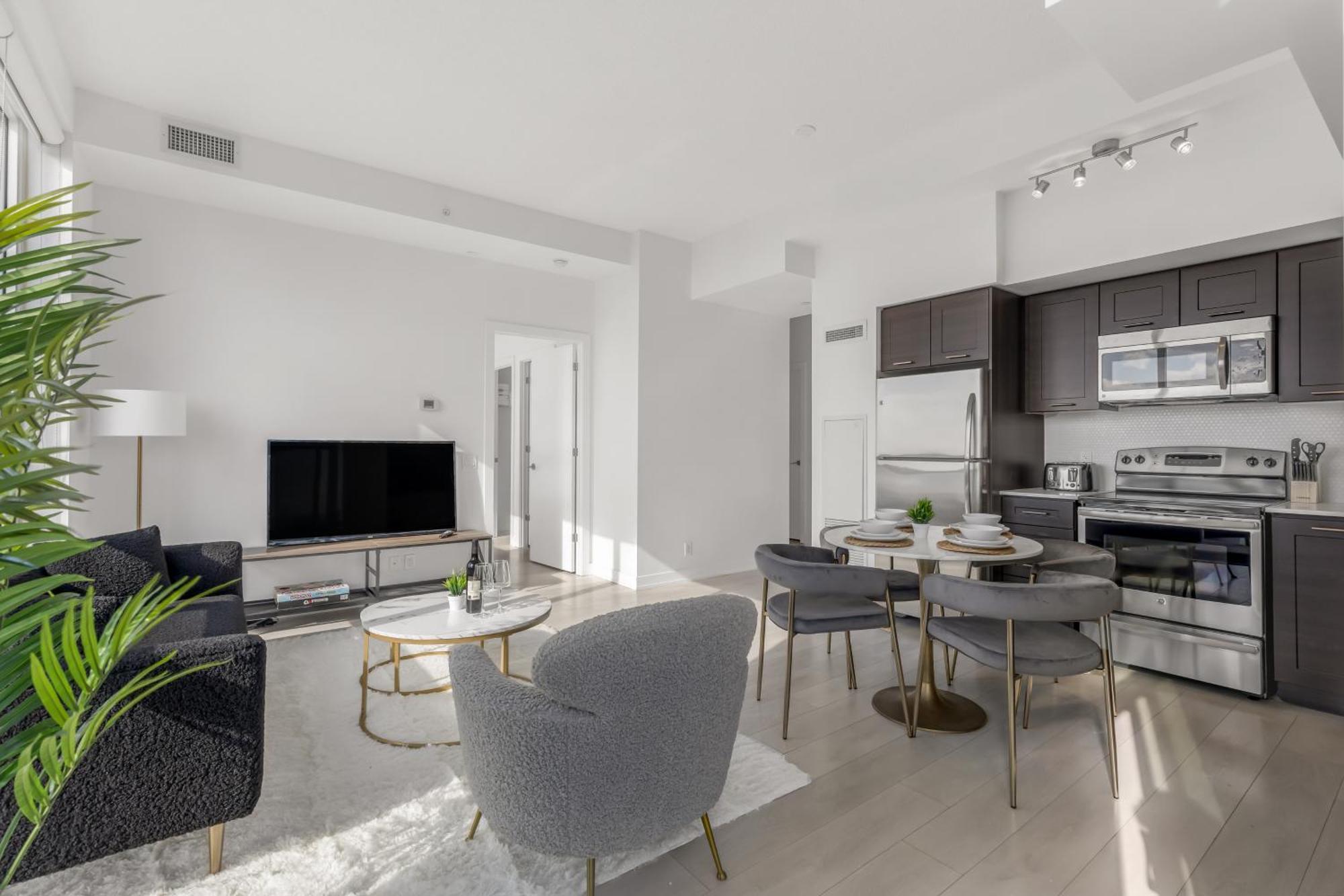 Apartment *luxury 2br-2ba, High Floor, Unobstructed Lake View*