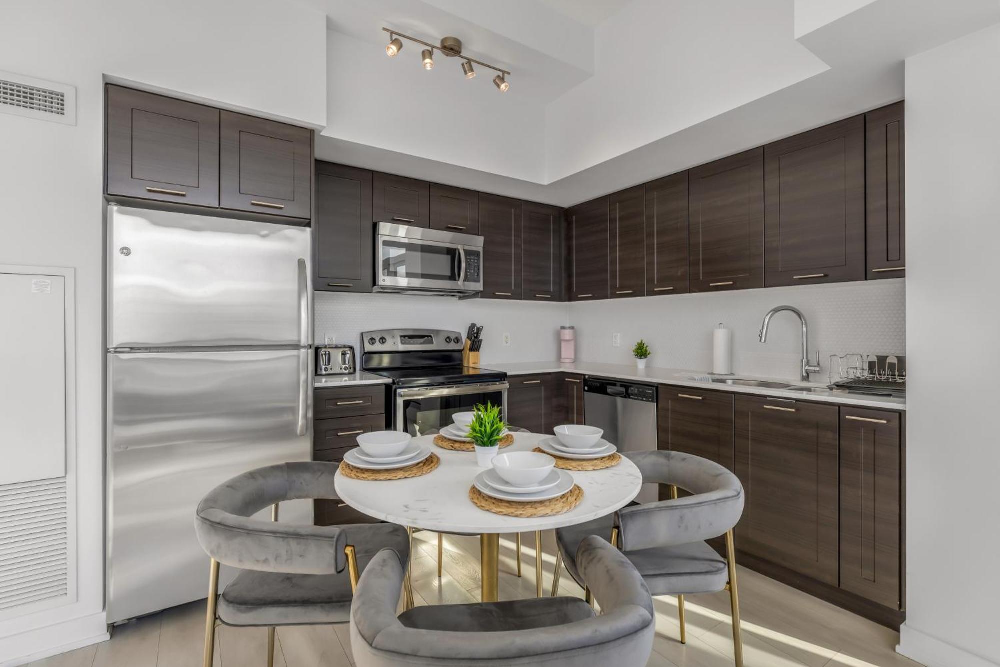 Apartment *luxury 2br-2ba, High Floor, Unobstructed Lake View* Toronto