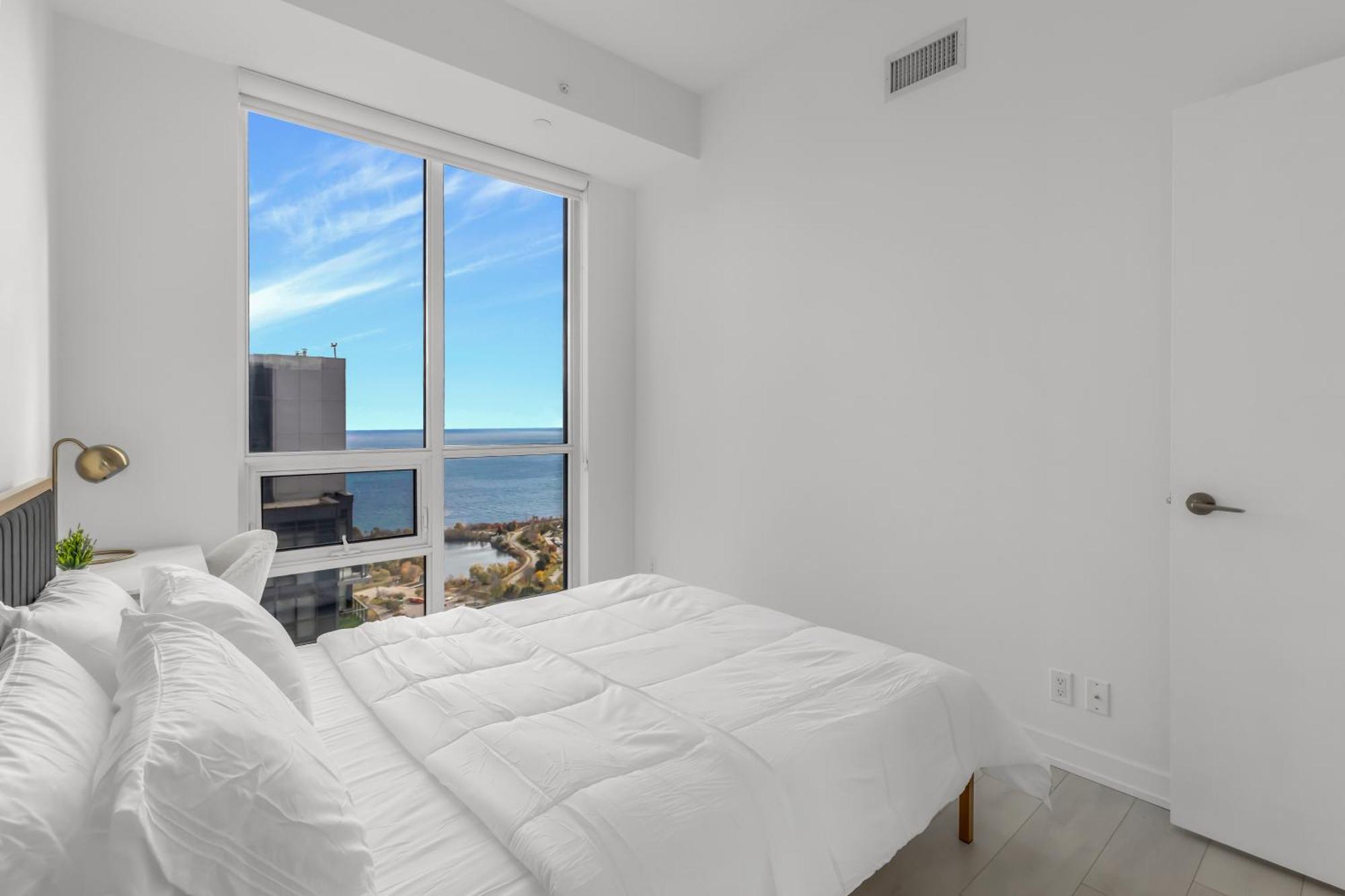*luxury 2br-2ba, High Floor, Unobstructed Lake View* Toronto